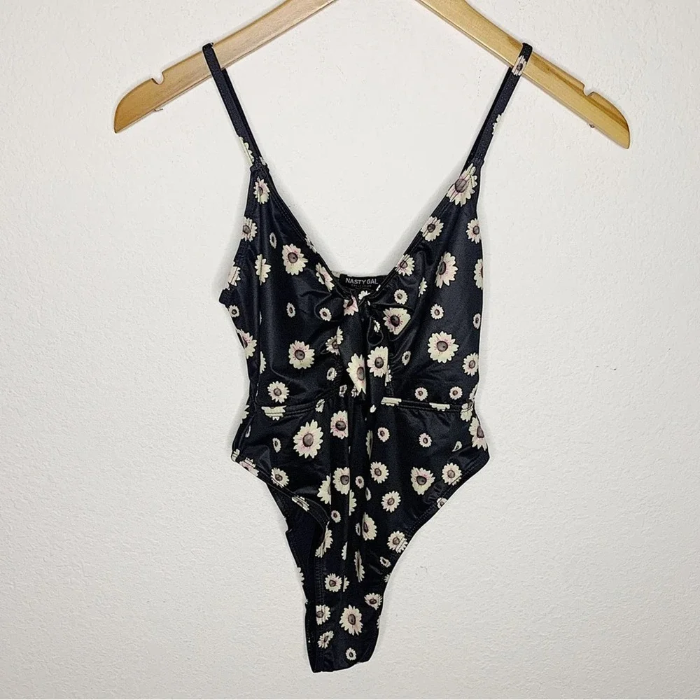 NWT Nasty Gal Recycled Daisy Print Tie Front High Thigh Swimsuit Size US 6 - Picture 3 of 10